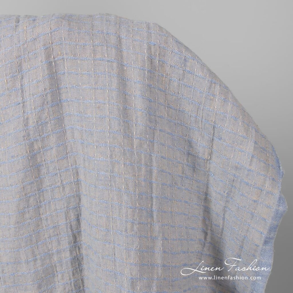 Tissu de lin à motifs gris bleu lavé 2 Pure linen patterned ash grey and blue fabric, washed