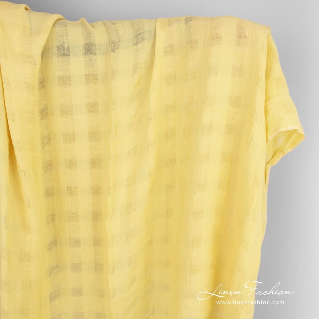 Tissu de lin jaune à carreaux transparents lavés 1 Yellow linen fabric in transparent checks, washed