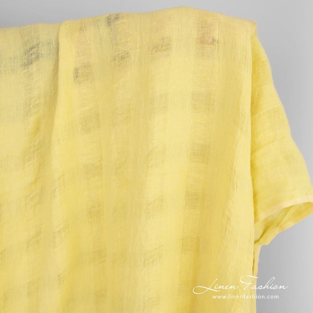 Tissu de lin jaune à carreaux transparents lavés 2 Yellow linen fabric, perfect for curtains, tablecloths, scarves and shawls
