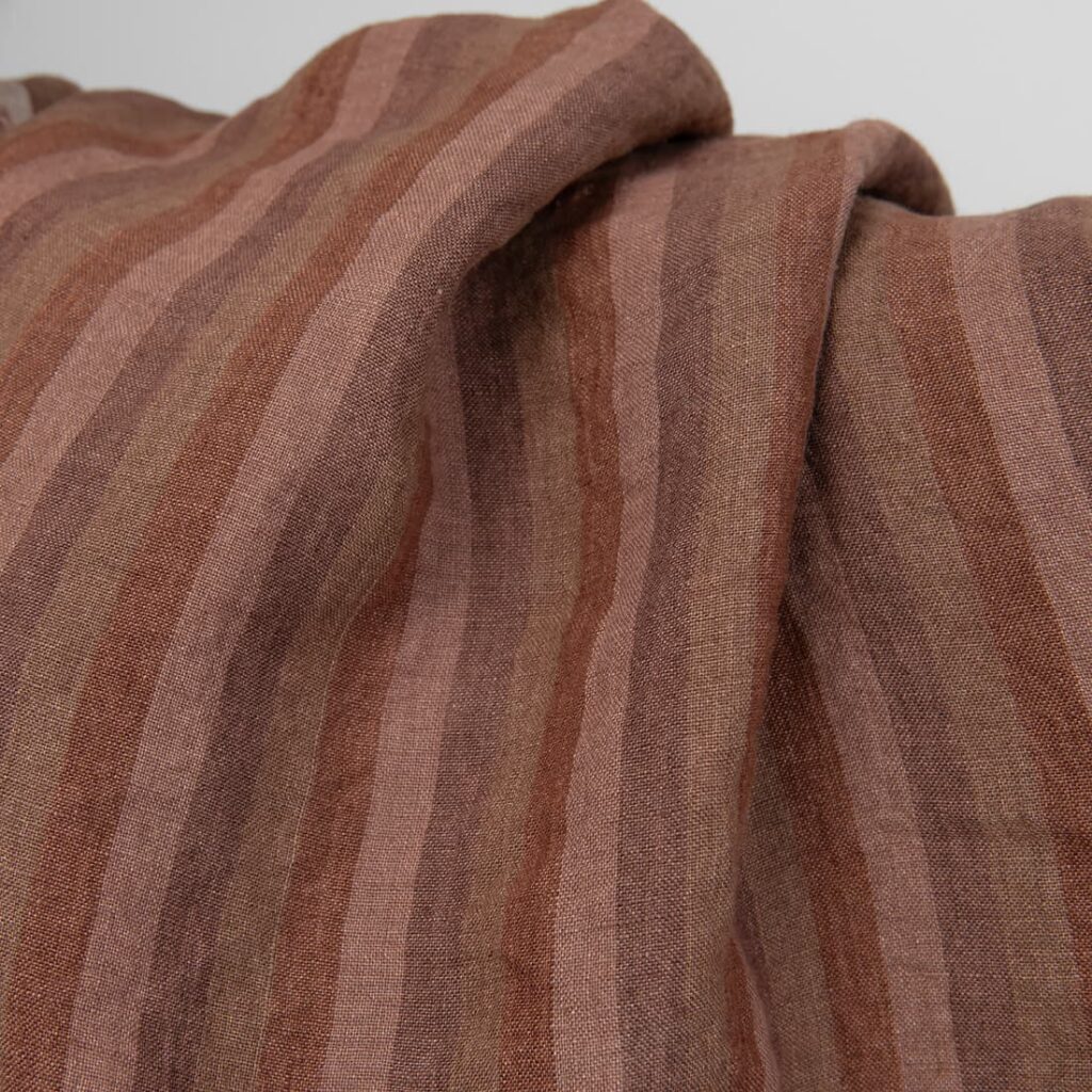Tissu de lin lavé à rayures brunes 2 linen brown stripes fabric, washed