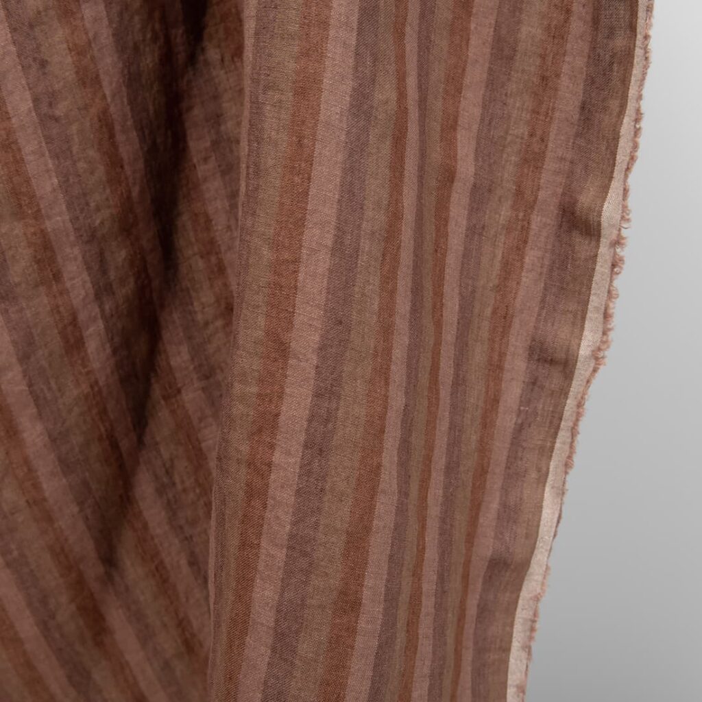 Tissu de lin lavé à rayures brunes 3 linen brown stripes fabric, multi stripes vertical