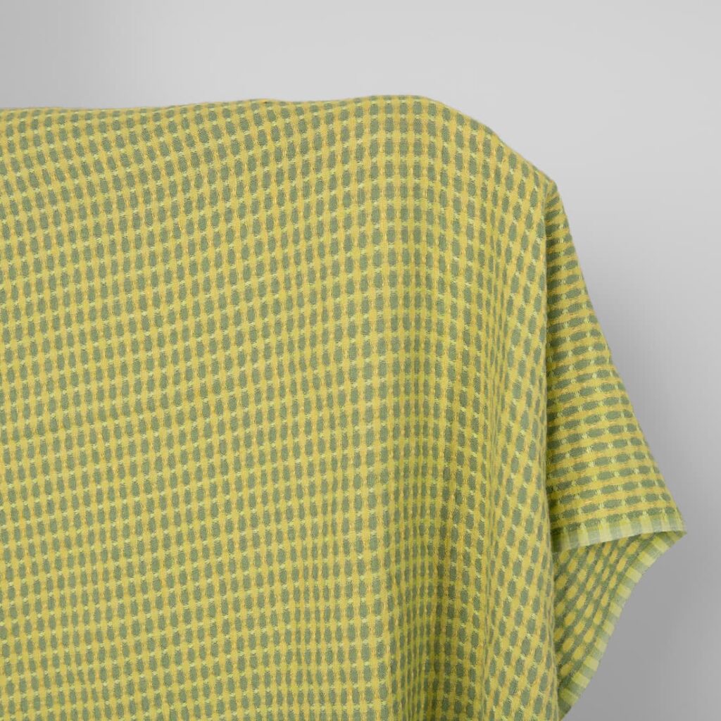 Tissu en lin lavé à motifs jaunes et verts 2 Washed linen fabric yellow and green pattern, 100% linen
