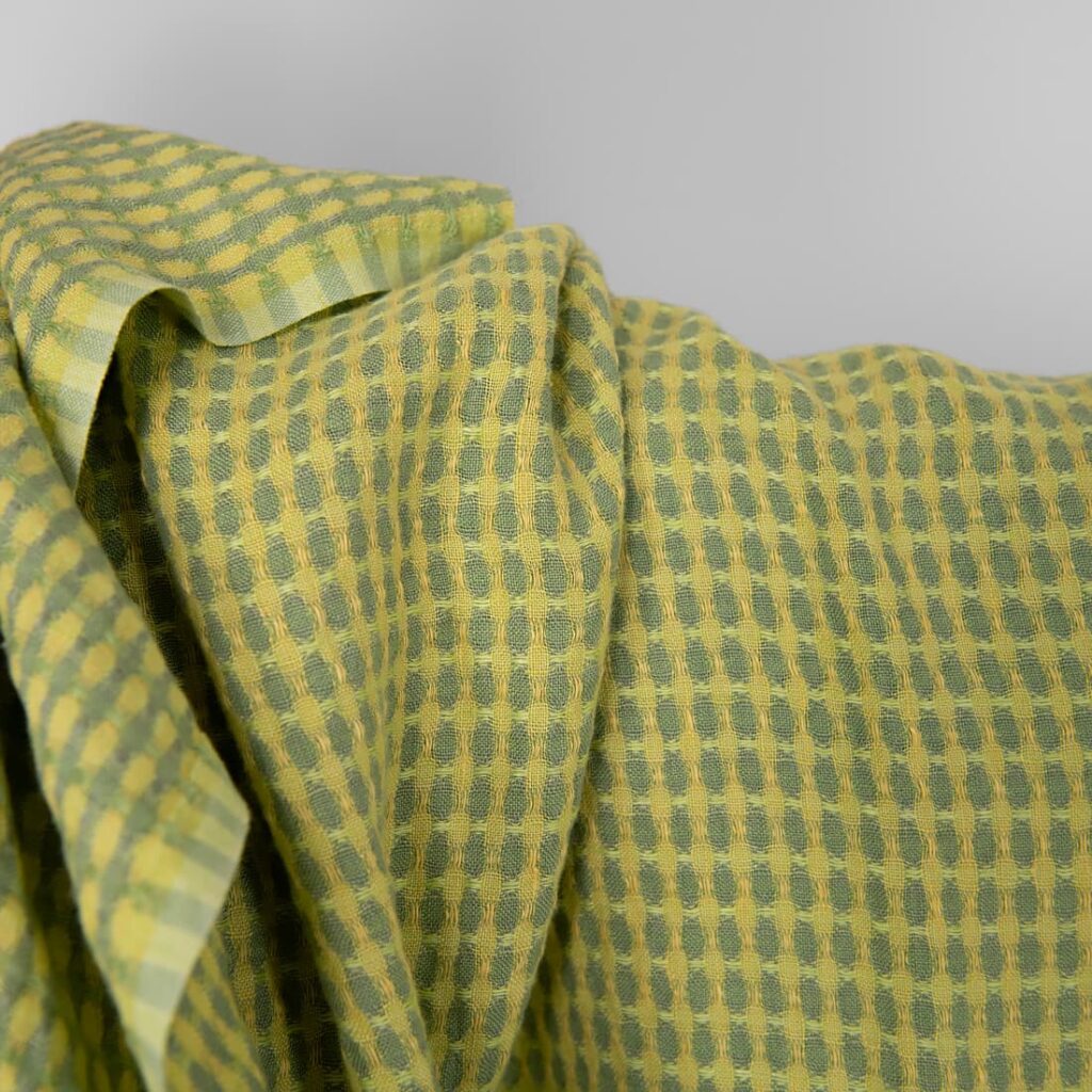 Tissu en lin lavé à motifs jaunes et verts 4 Washed linen fabric yellow and green pattern, structural pattern