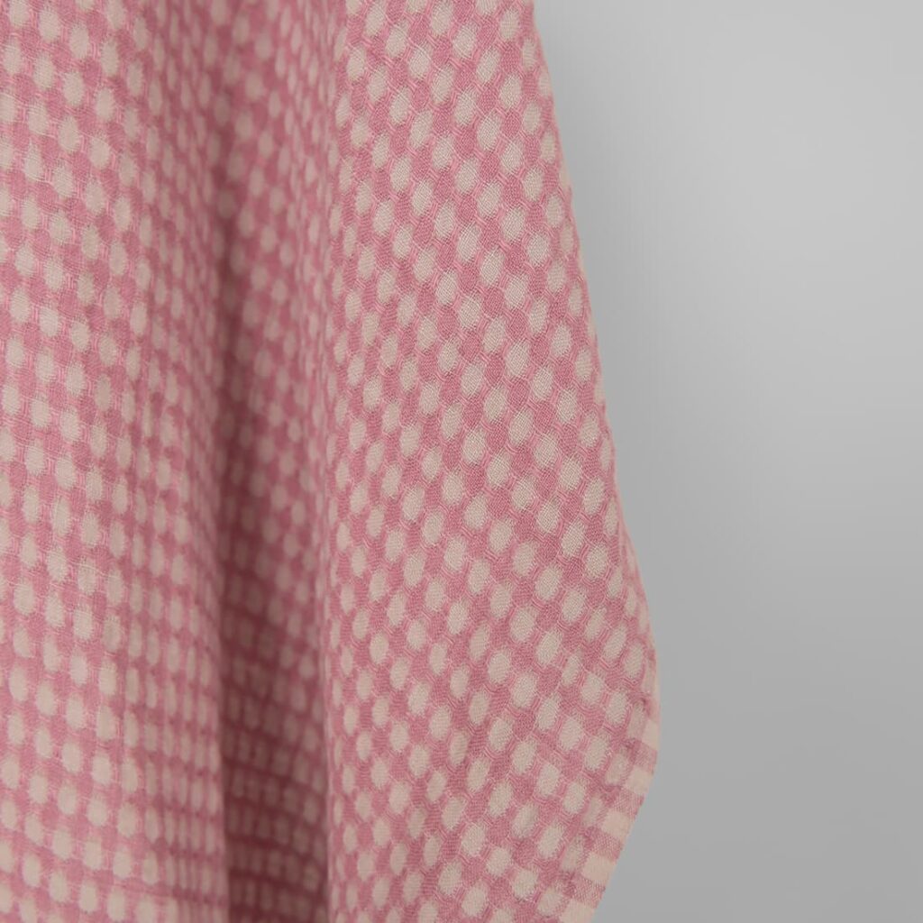 Tissu en lin lavé, motif lilas grisâtre 3 Washed linen fabric in greyish lilac structural weave pattern