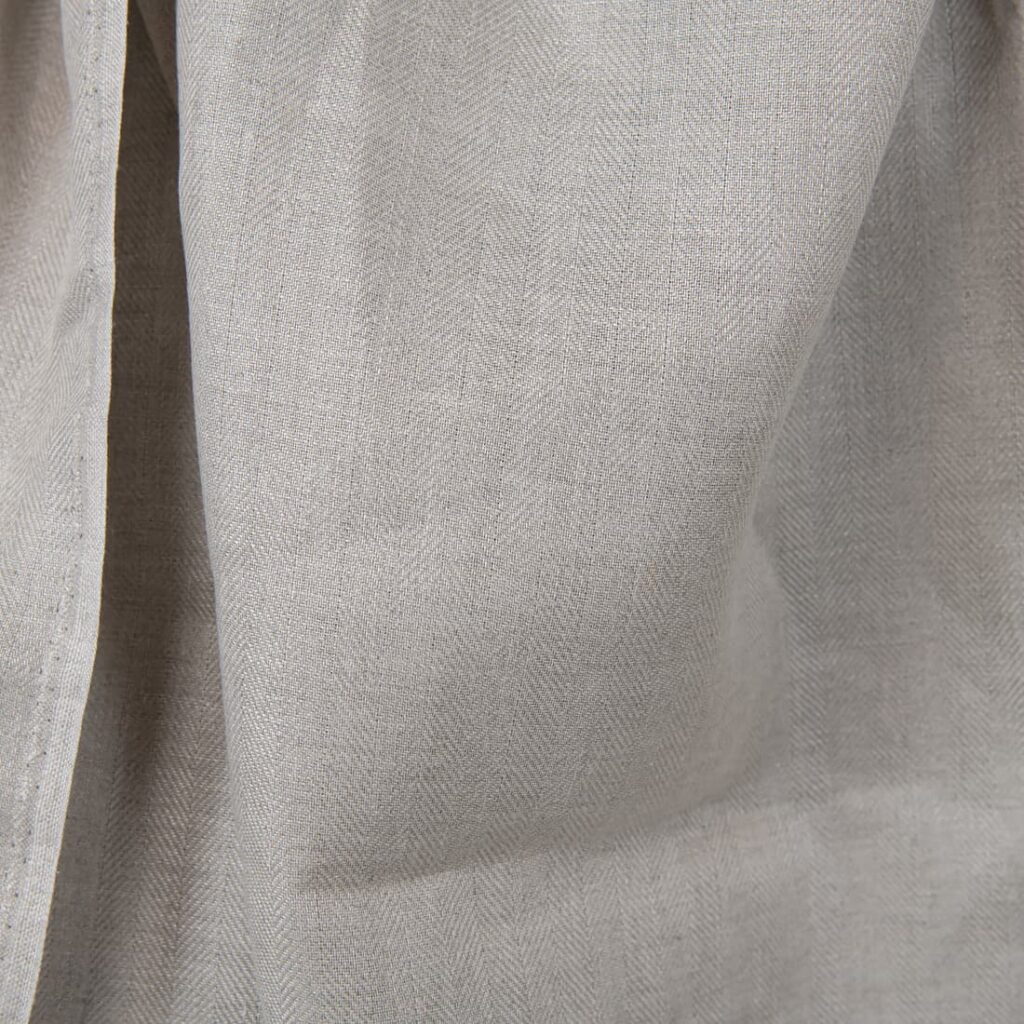 Tissu à chevrons en lin naturel 3 natural linen herringbone fabric, not washed.