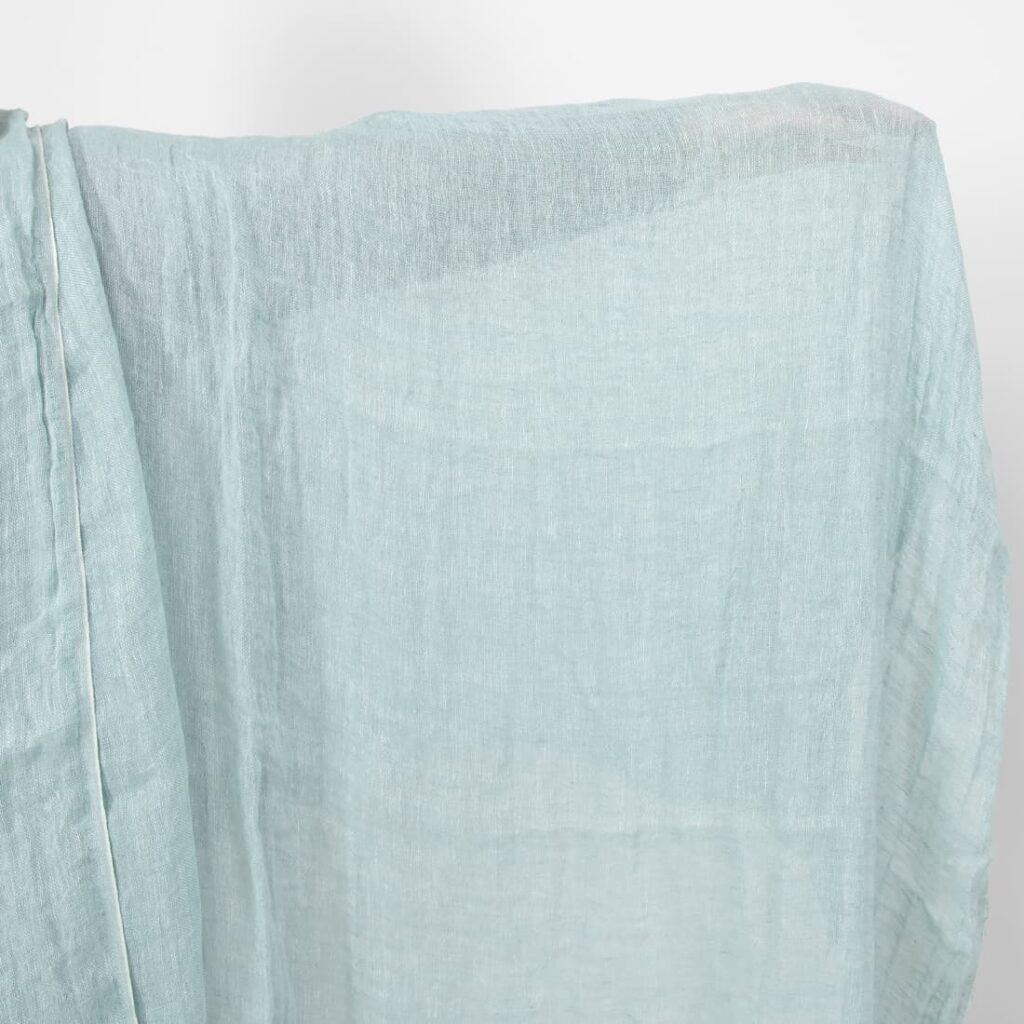 Tissu en gaze de lin couleur menthe lavée 1 mint linen gauze fabric washed