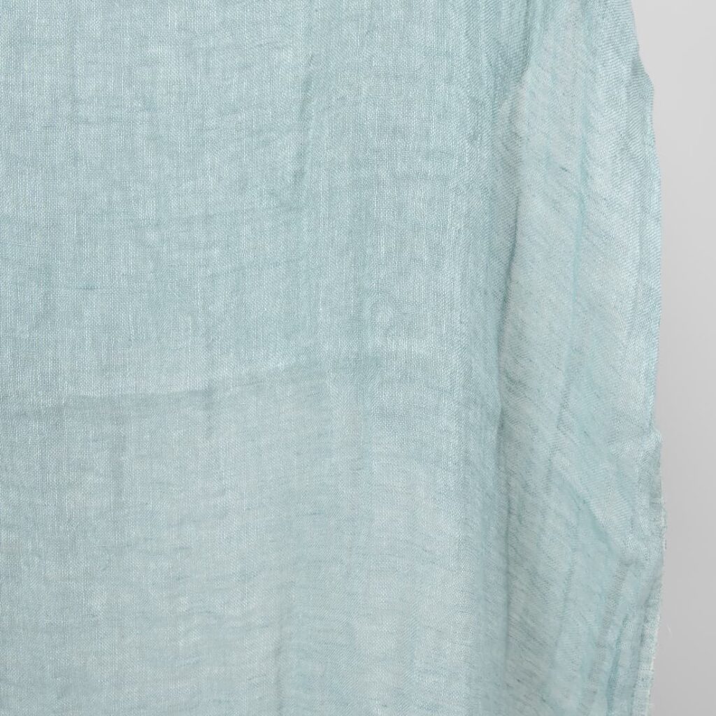Tissu en gaze de lin couleur menthe lavée 3 mint linen gauze fabric washed, for curtains, scarfs.