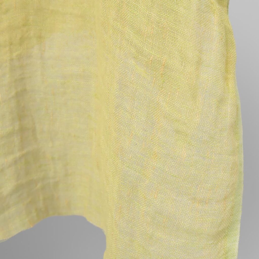 Tissu gaze lin vert jaune lavé 4 yellow gauze linen fabric washed, width 145cm.