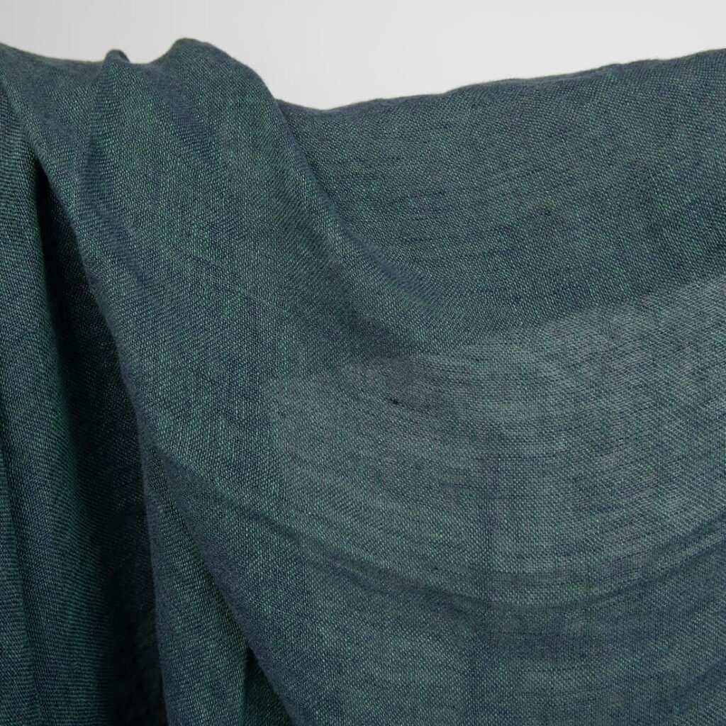 Tissu de lin gauze lavé bleu vert 3 linen gauze blue green fabric, width 145cm.