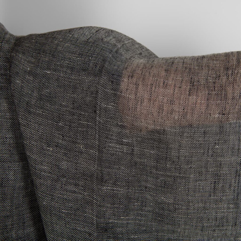 Tissu en lin transparent noir et naturel 4 Black and natural transparent linen fabric close up detail