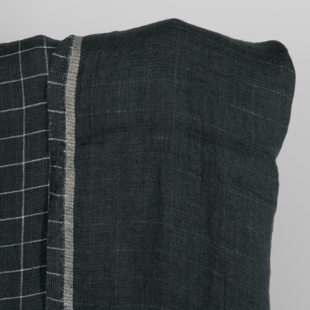 Tissu de lin double épaisseur à carreaux bleu foncé, lavé 3 Dark blue checked double-layer linen fabric washed darker side