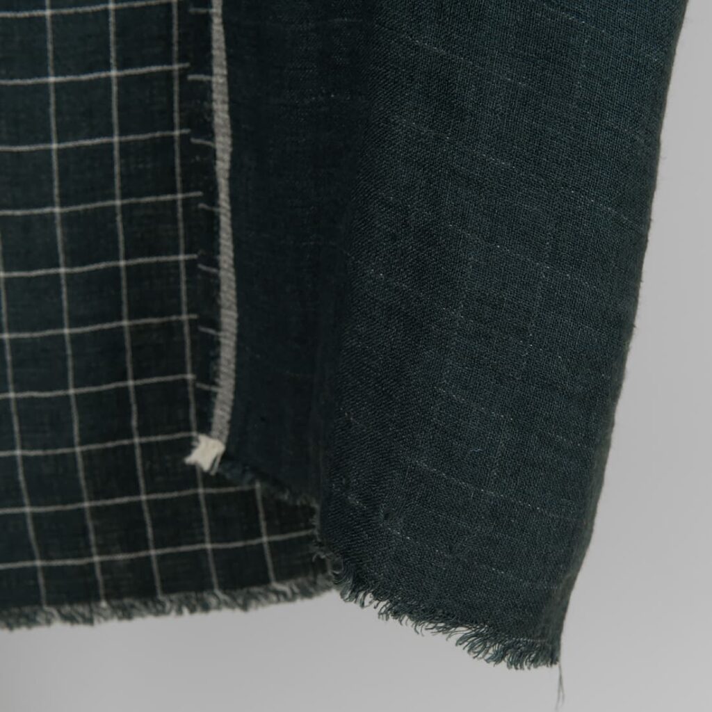 Tissu de lin double épaisseur à carreaux bleu foncé, lavé 2 Dark blue checked double-layer linen fabric washed edge