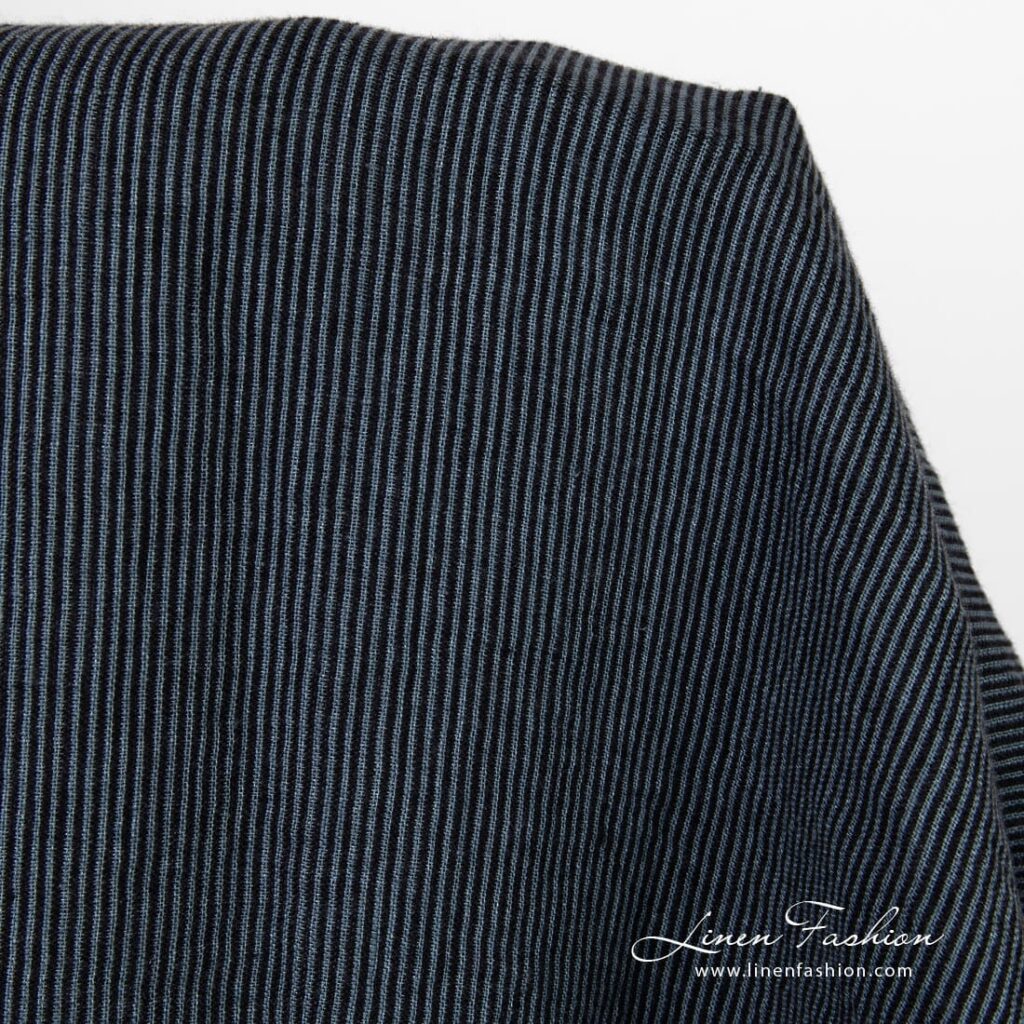 Tissu de lin noir à rayures lavées 2 Black linen fabric with vertical stripes