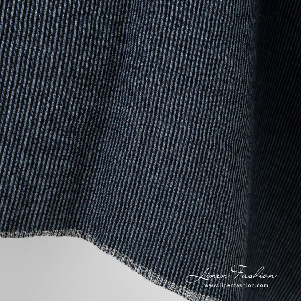 Tissu de lin noir à rayures lavées 4 Black linen fabric with vertical stripes, high quality