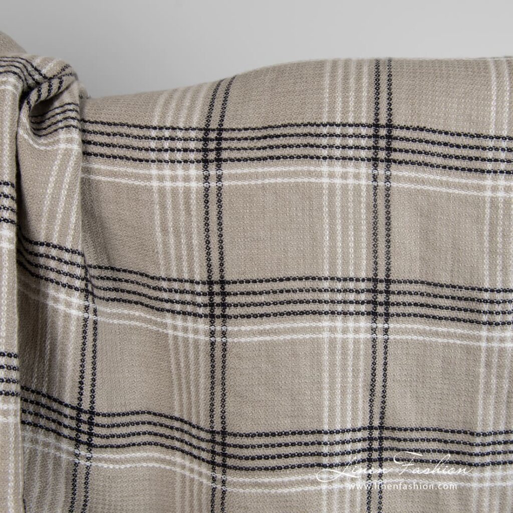 Tissu en lin gris brun à carreaux lavés 3 Grey brown linen fabric in checks, perfect for towels, bathrobes and bedding sets