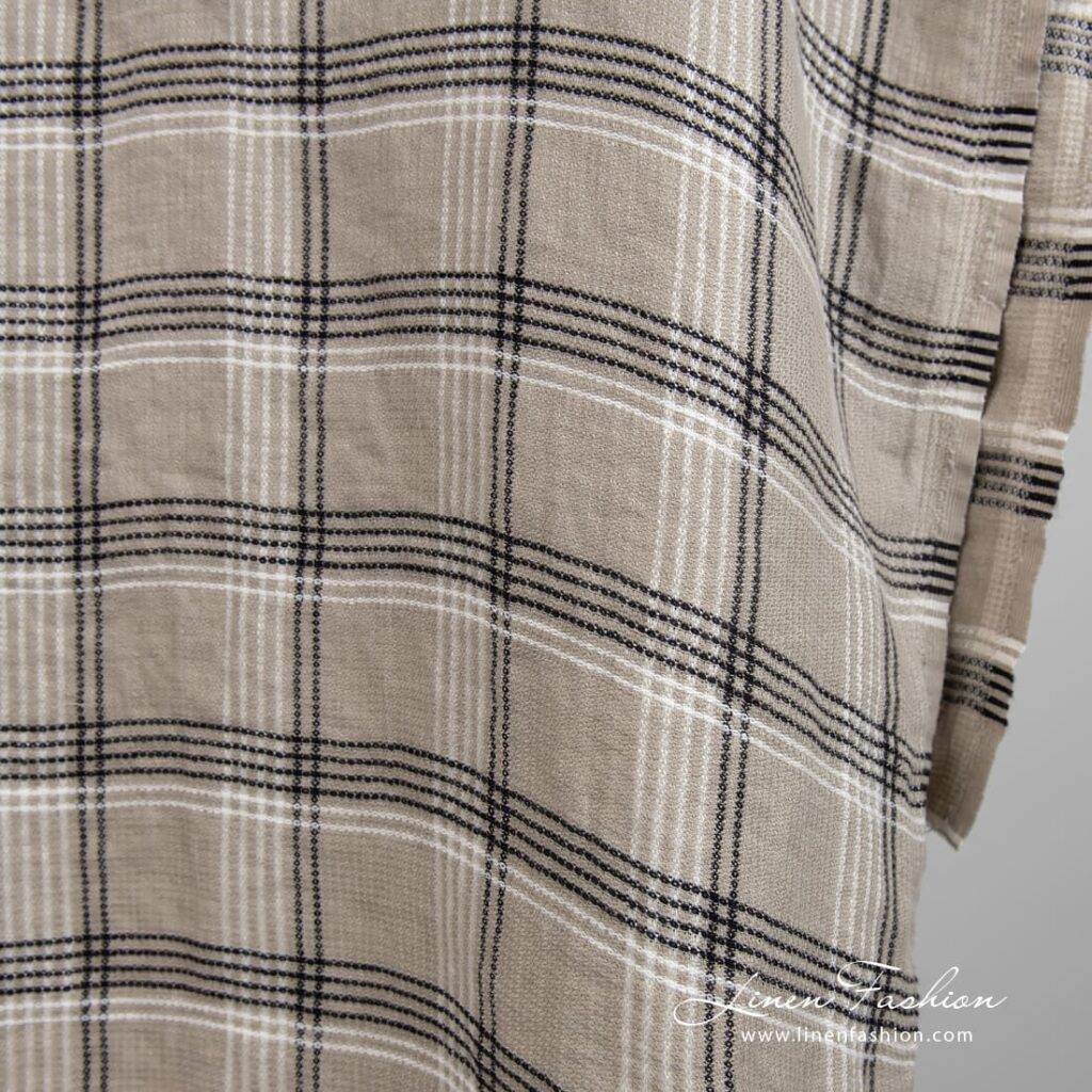 Tissu en lin gris brun à carreaux lavés 2 Grey brown linen fabric in checks, specially washed to increase softness