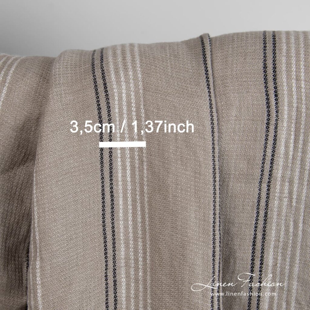 Tissu en lin gris brun à rayures lavées 4 Linen fabric woven from greyish brown, white and black yarns
