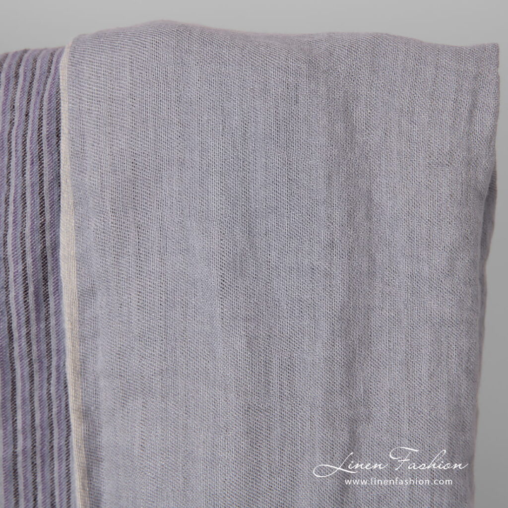 Tissu de lin violet rayé lavé 4 violet striped linen, double sided.