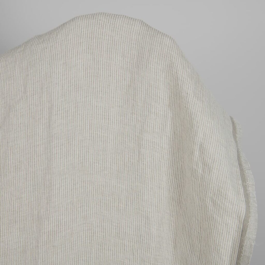 Tissu de lin lavé à rayures naturelles et blanches 2 Washed linen fabric in natural and white colour stripes product photo