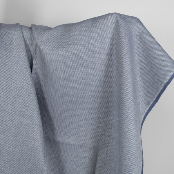 Tissu de lin bleu-gris à petits motifs