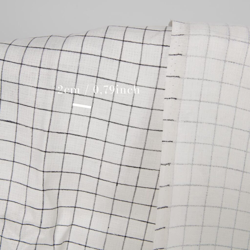 Tissu de lin double face blanc cassé à carreaux noirs 3 Tissu de lin double face blanc cassé à carreaux noirs – Image 3