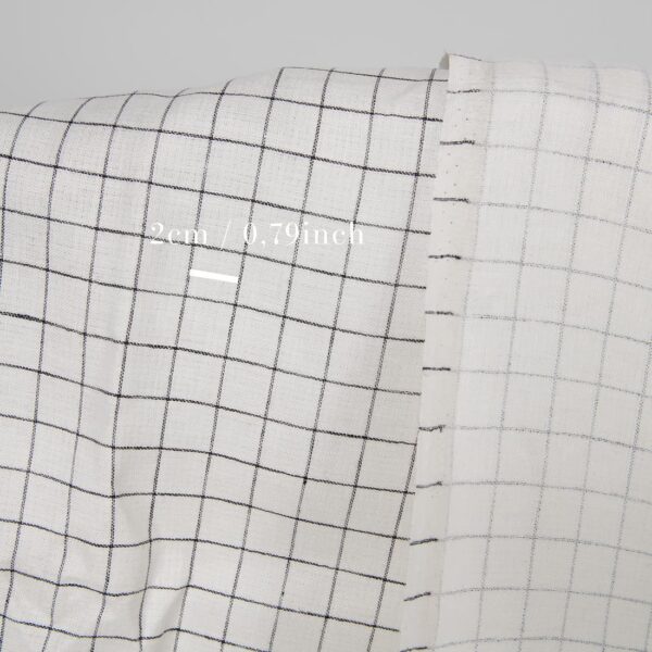 Tissu de lin double face blanc cassé à carreaux noirs – Image 3