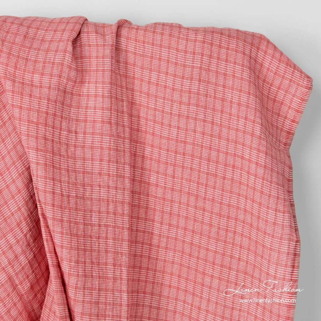 Tissu de lin lavé à carreaux blancs et roses poussiéreux 1 Washed linen fabric in rose squares and tiny white checks