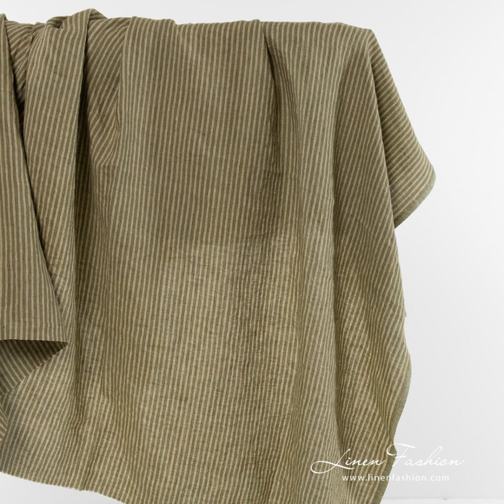 Tissu de lin à rayures vertes et jaunâtres lavées 1 Linen fabric in green and yellowish stripes.