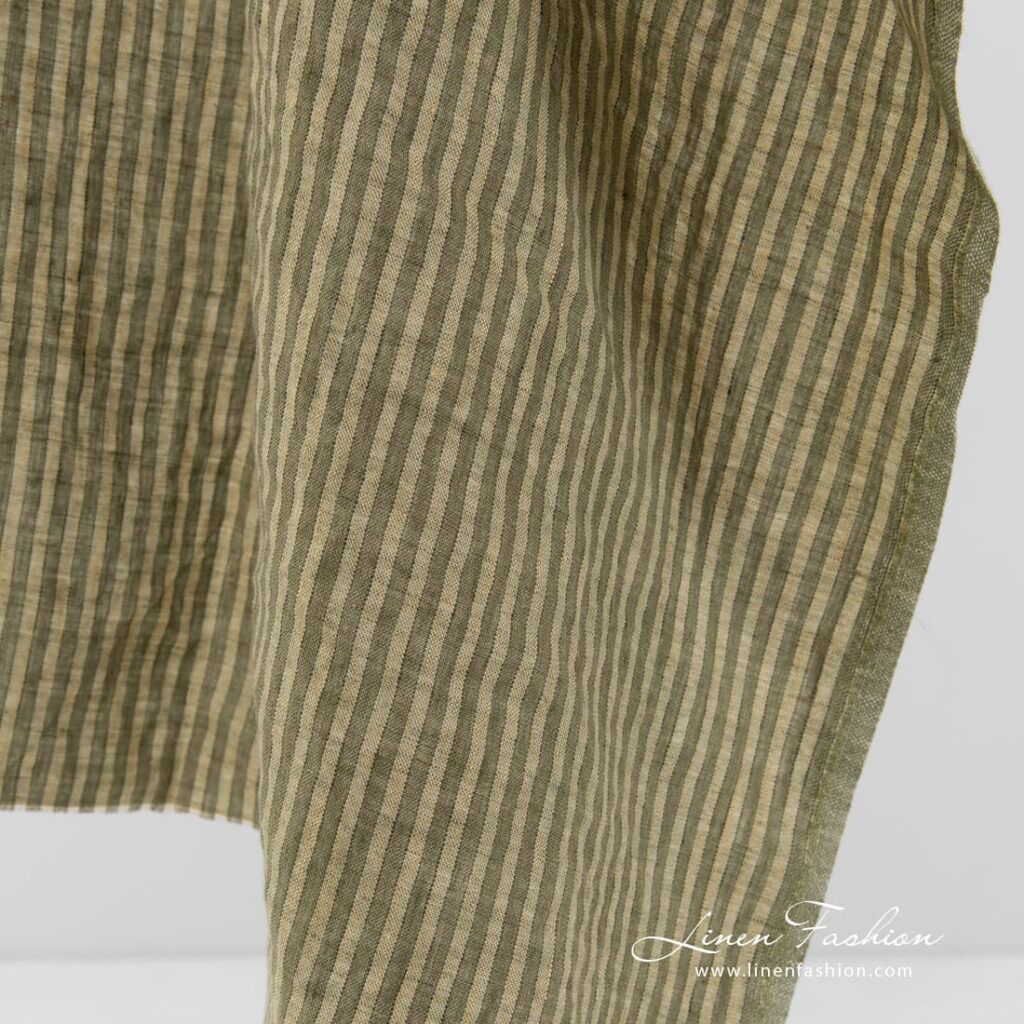 Tissu de lin à rayures vertes et jaunâtres lavées 3 Washed linen fabric in green stripes.
