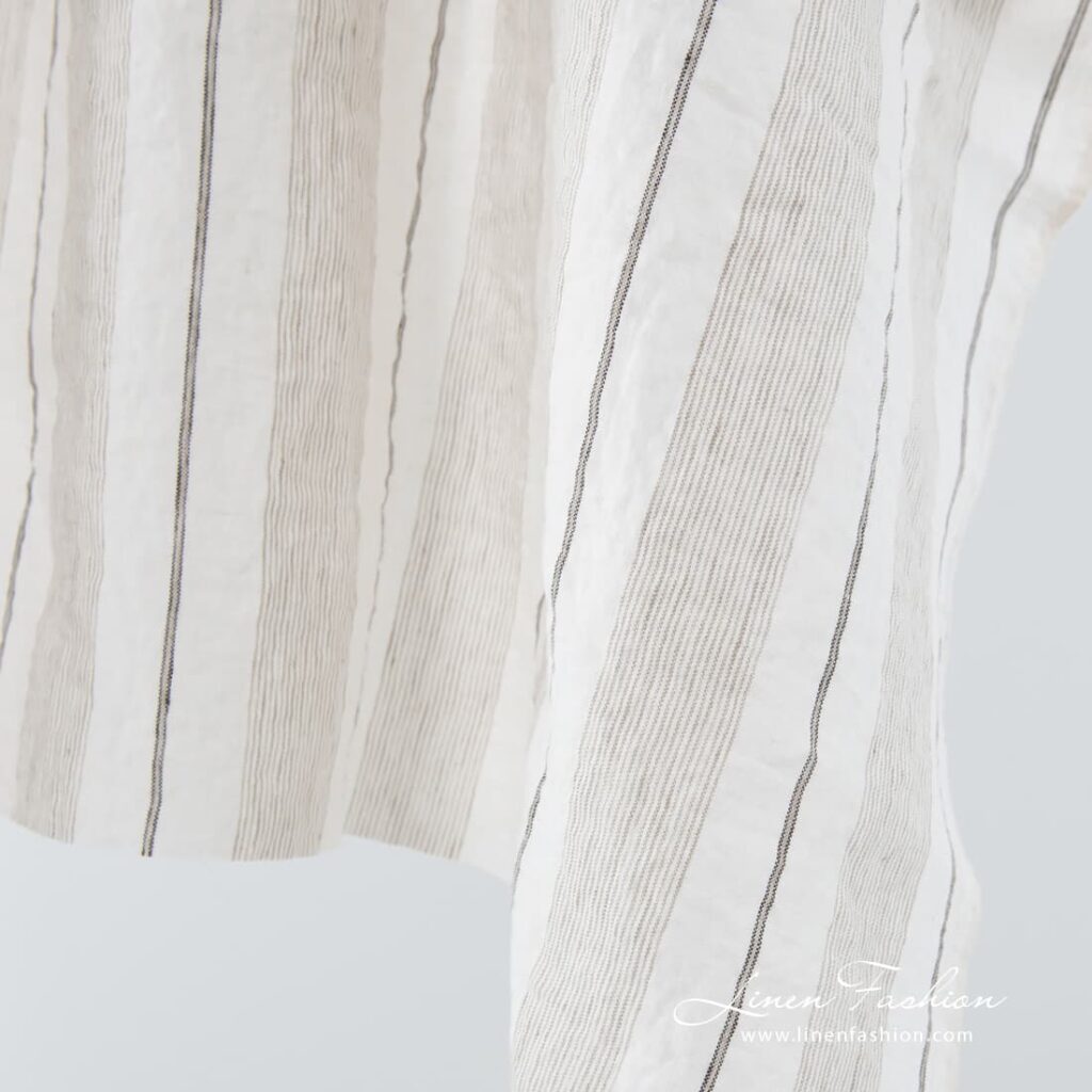 Tissu de lin blanc à rayures, lavé 3 Washed 100% linen fabric in white colour.