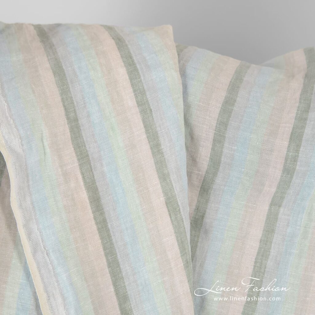 Tissu de lin pastel rayé multicolore lavé 3 Multicolored linen fabric in vertical stripes, washed