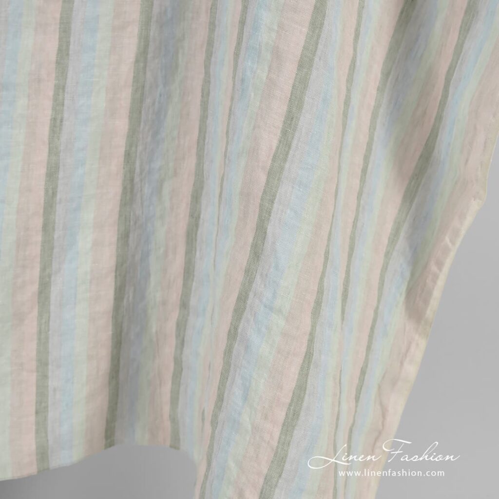 Tissu de lin pastel rayé multicolore lavé 2 Multicolored linen fabric in vertical stripes