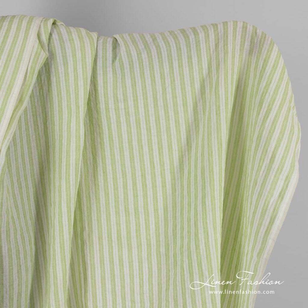 Tissu de lin vert clair à rayures lavées 1 Light green linen fabric in stripes
