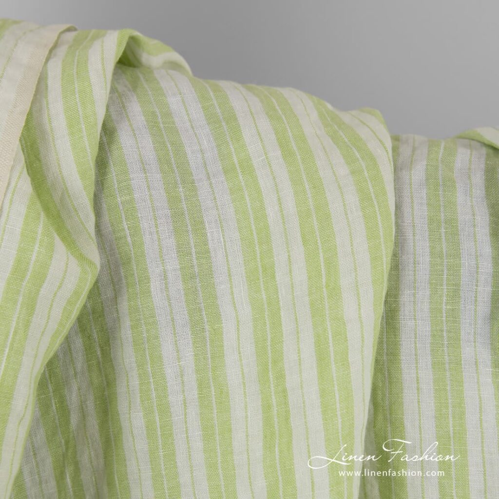 Tissu de lin vert clair à rayures lavées 3 Light green linen fabric in stripes, specially washed to increase softness