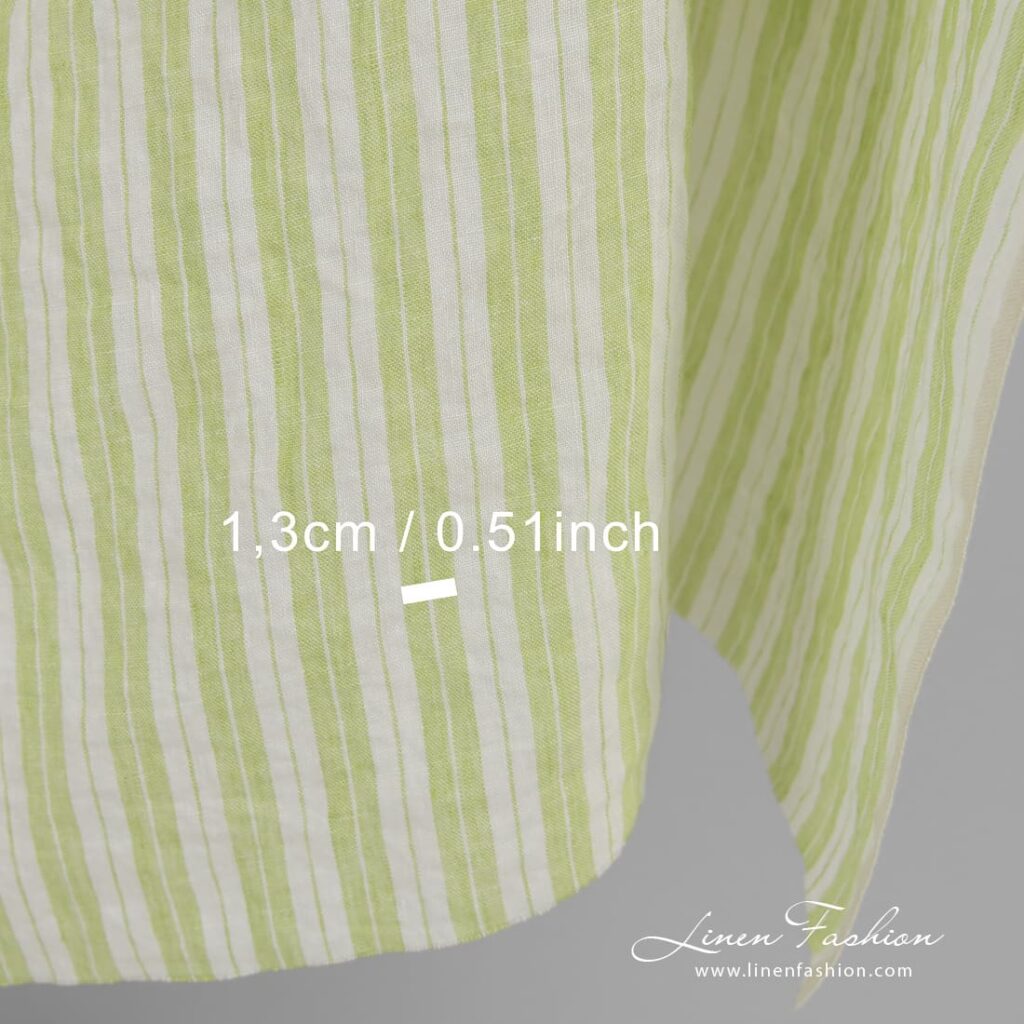 Tissu de lin vert clair à rayures lavées 4 Light green linen fabric in stripes, perfect for clothes and home textile