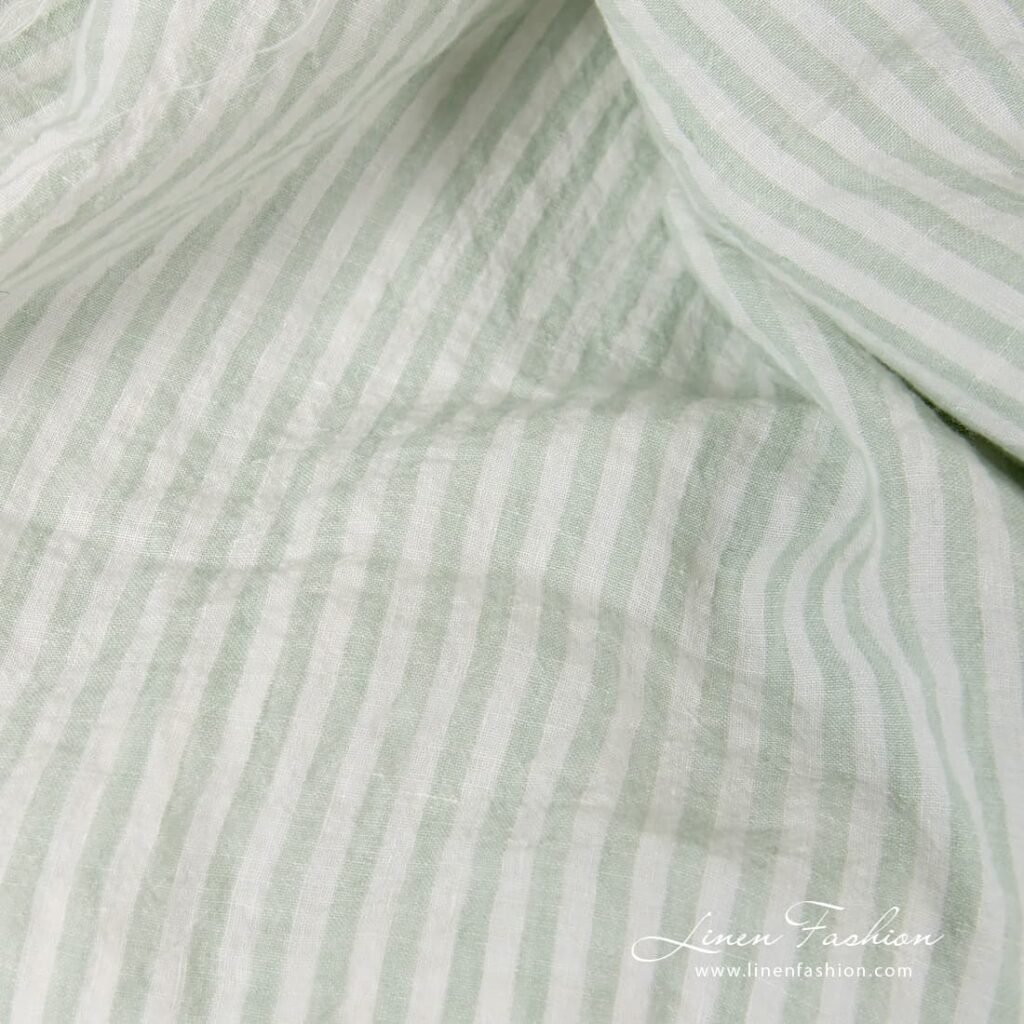 Tissu de lin large à rayures vertes lavées 3 Striped wide 100% linen fabric.