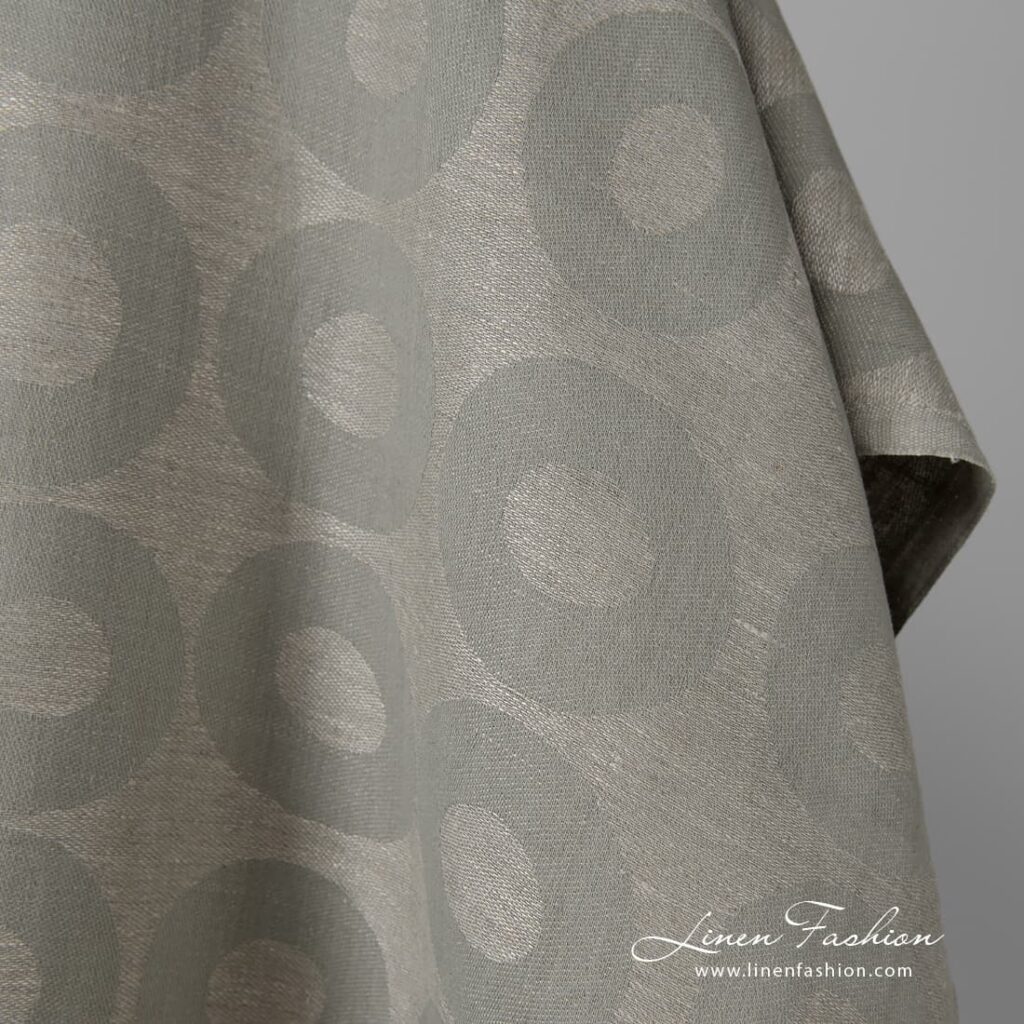 Tissu en coton lin gris à motif circulaire 2 Medium-weight fabric is suitable for making gorgeous-looking tablecloths, napkins, other table and kitchen linen items, as well as curtains, and even clothes