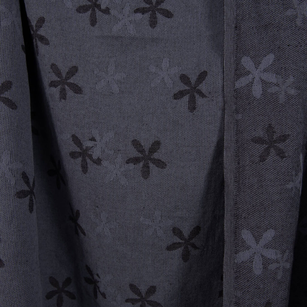 Tissu en coton lin lavé avec fleurs gris bleuté 4 Washed linen cotton fabric with blueish grey flowers 150cm