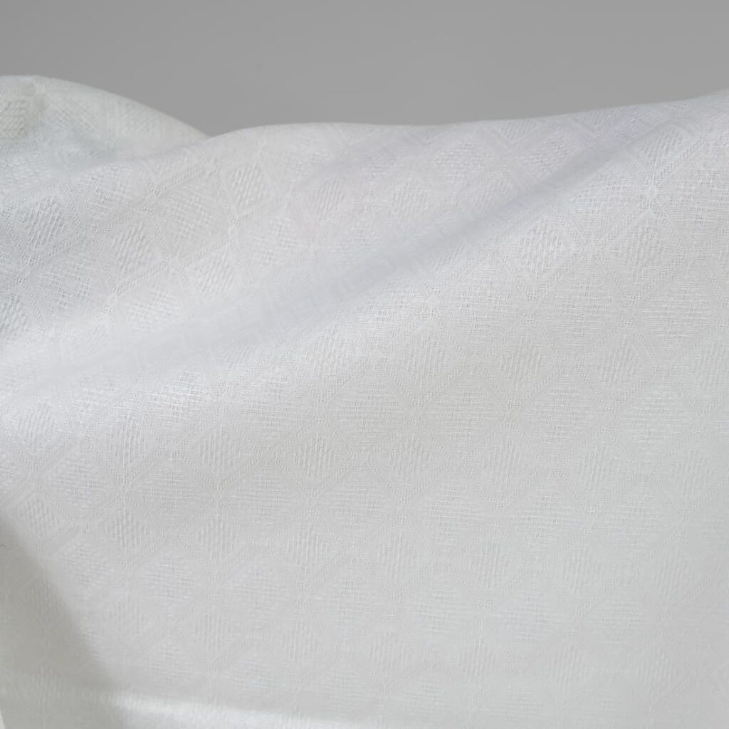 Tissu de lin et de coton blanc optique à motifs de losanges 2 Linen cotton fabric optic white rhombus pattern product photo