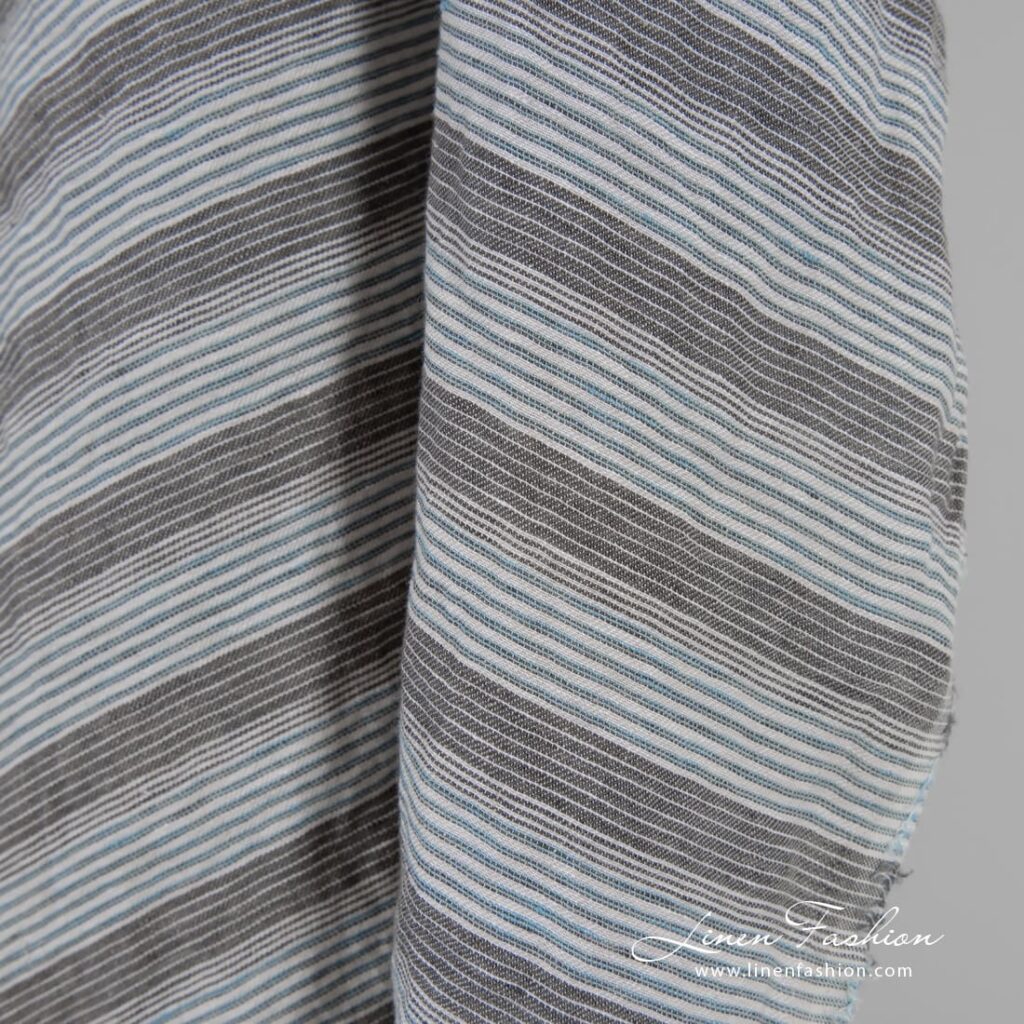 Tissu de lin gris-bleu à rayures lavées 3 Brown blue linen fabric in stripes, specially washed to increase softness
