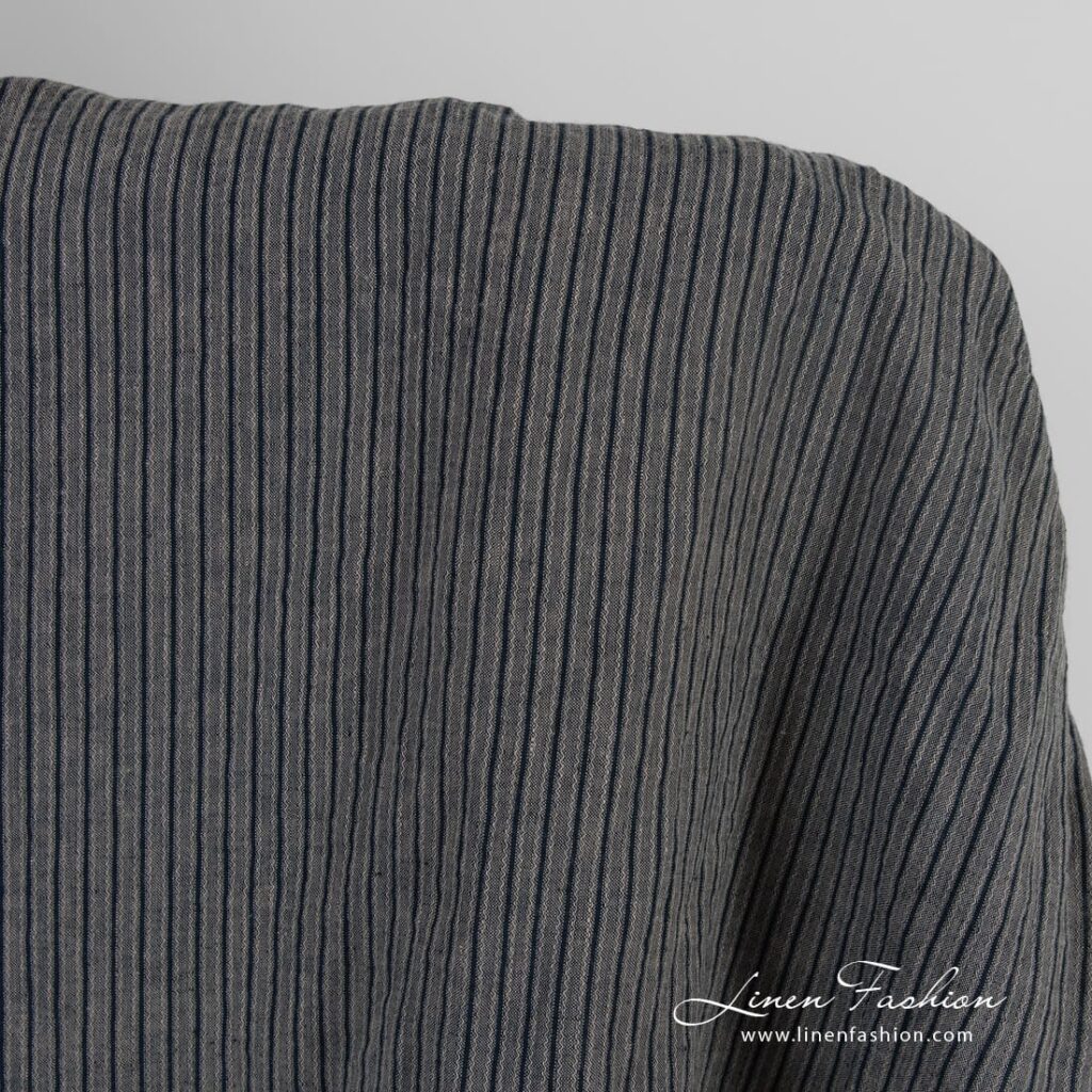 Tissu de lin à rayures bleu-noir lavées 2 Linen jacquard fabric in black stripes, washed