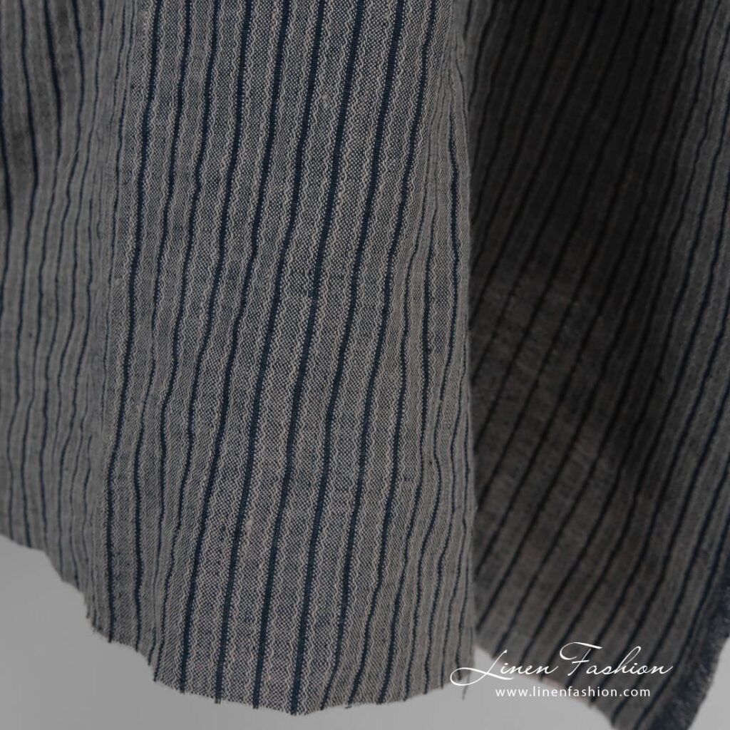 Tissu de lin à rayures bleu-noir lavées 3 Linen jacquard fabric in black stripes, specially washed to increase softness