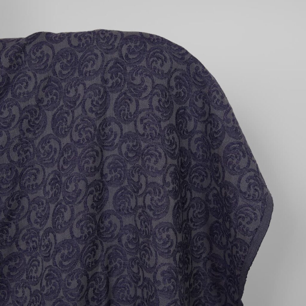 Tissu en coton lin lavé jacquard gris et bleu cobalt 2 Washed linen cotton fabric grey and cobalt blue jacquard, stonewashed