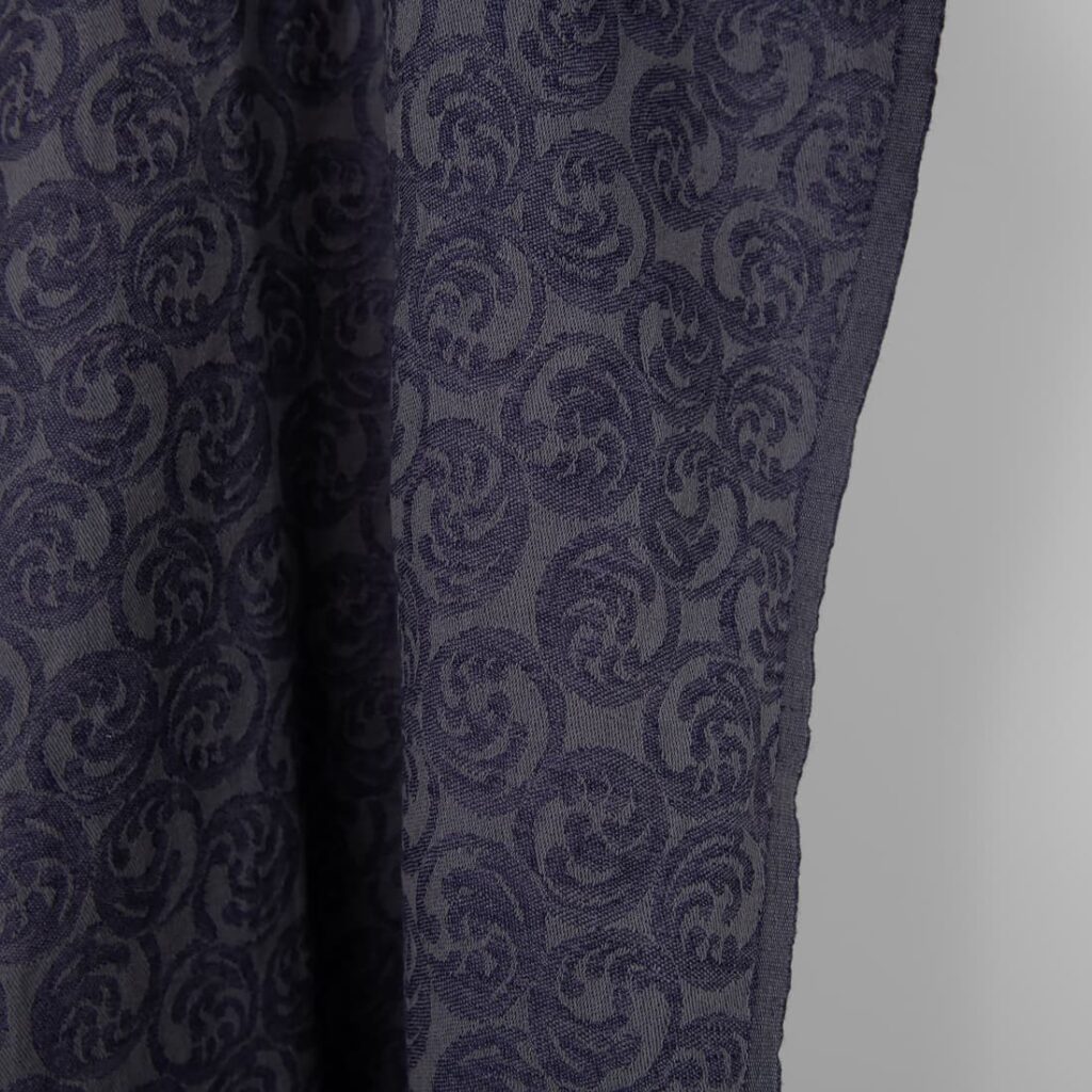 Tissu en coton lin lavé jacquard gris et bleu cobalt 3 Washed linen cotton fabric grey and cobalt blue jacquard, fabric edge