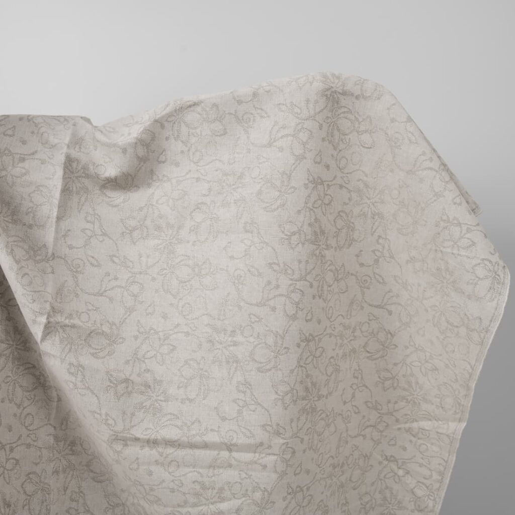 Tissu jacquard en lin et coton de couleur naturelle avec fleurs 1 Natural colour linen cotton jacquard fabric with flowers