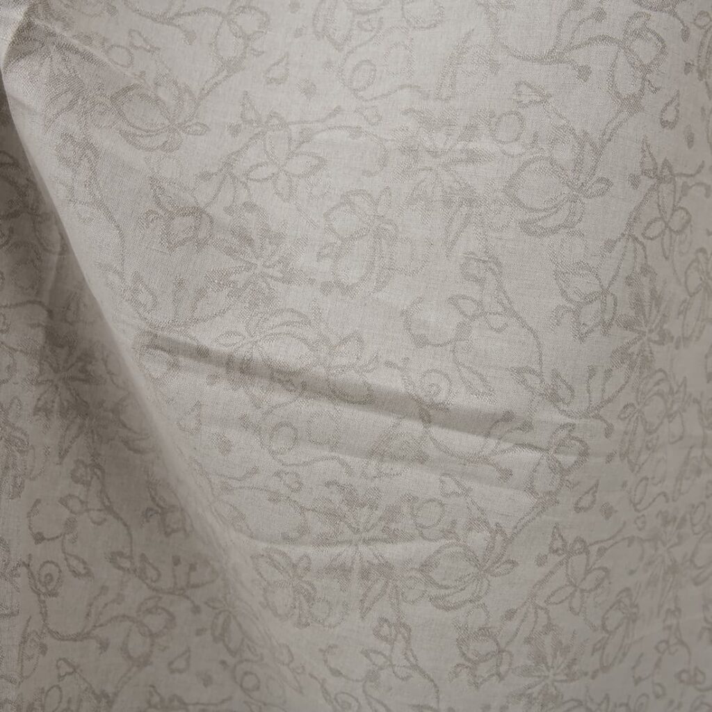Tissu jacquard en lin et coton de couleur naturelle avec fleurs 4 Natural colour linen cotton jacquard fabric with flowers pattern