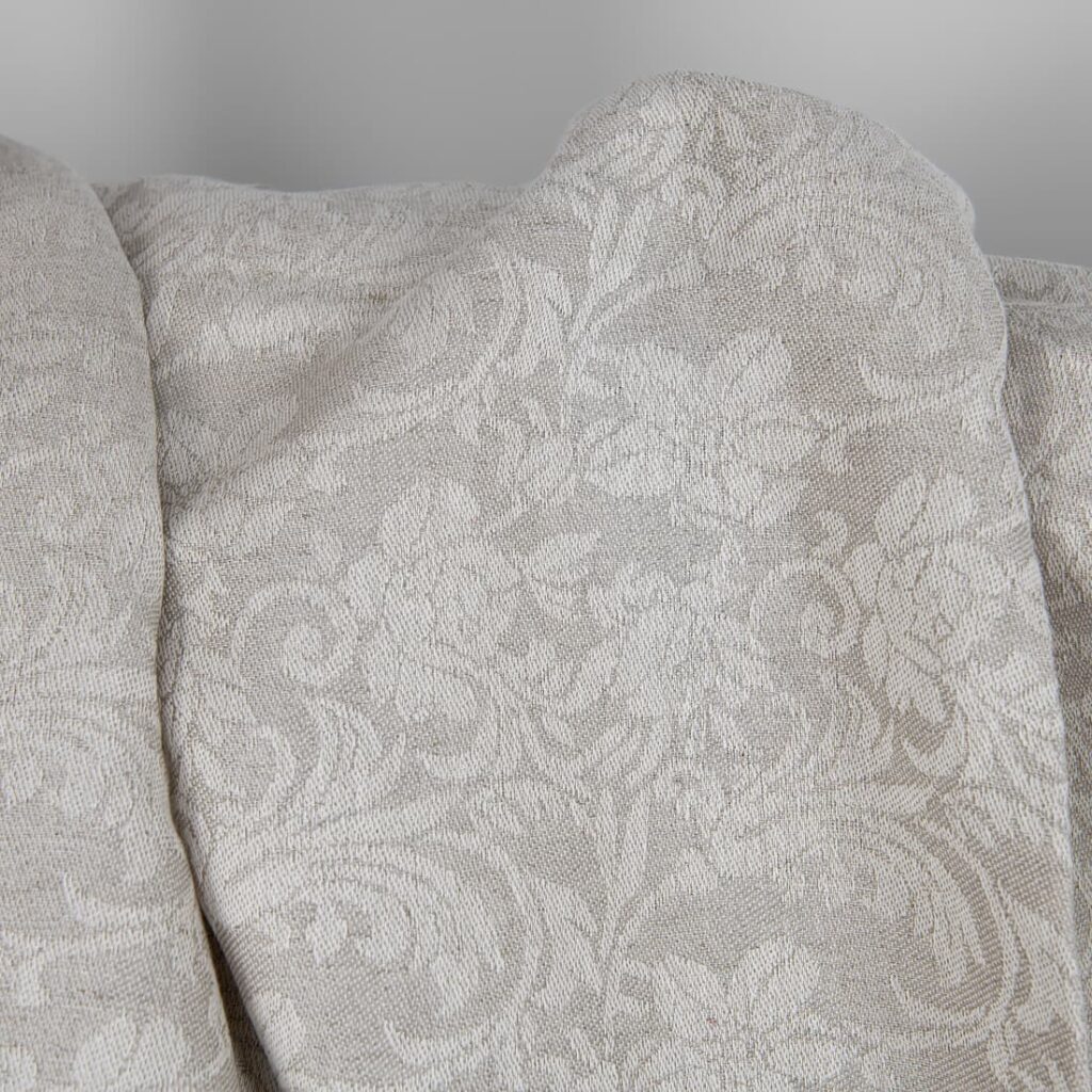 Tissu de lin non teint et de coton blanc avec fleurs 2 Undyed linen and white cotton fabric with flowers texture