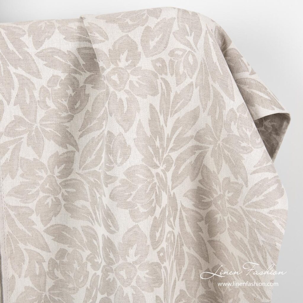 Tissu en lin et coton gris clair avec fleurs 1 Linen cotton jacquard fabric with flowers