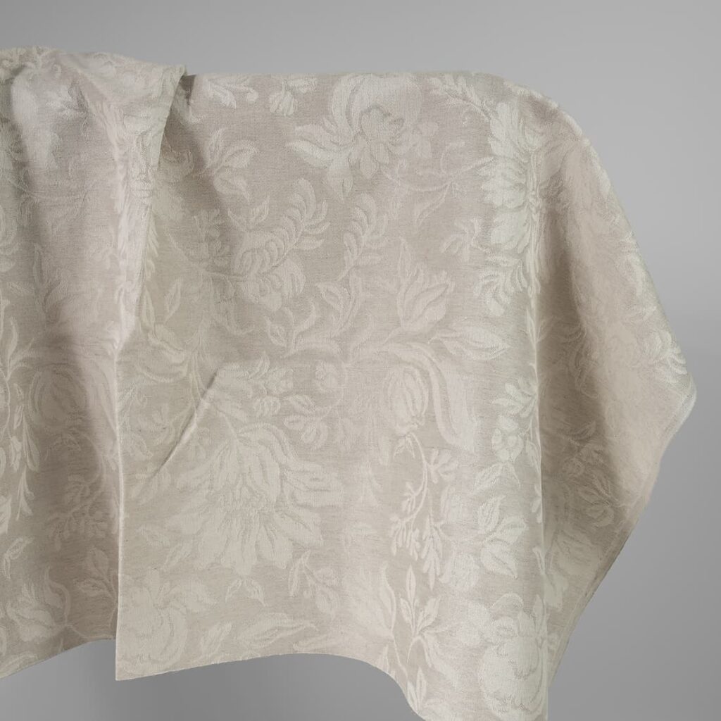Tissu jacquard en lin et coton beige avec fleurs 1 Linen cotton jacquard fabric beige with flowers