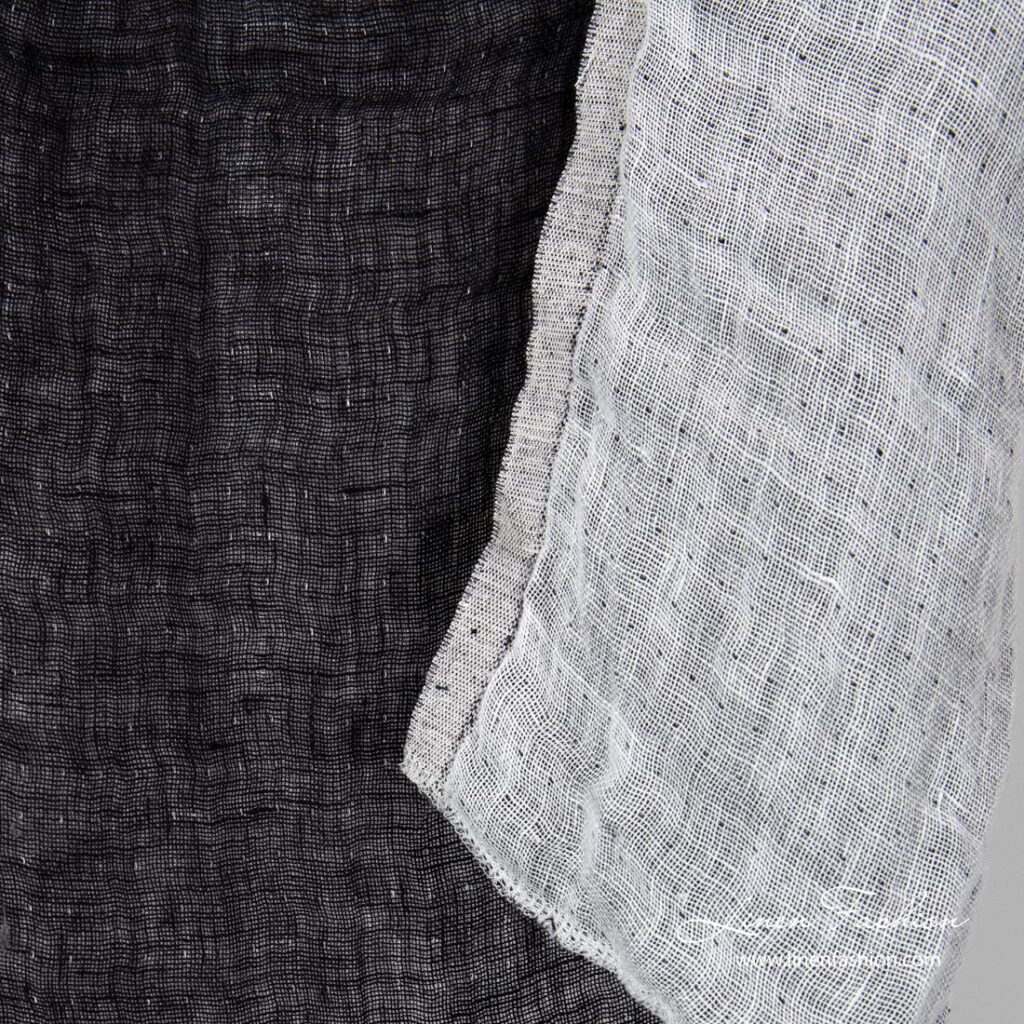 Tissu en lin double face noir et blanc, lavé 2 Washed double sided linen fabric in black white